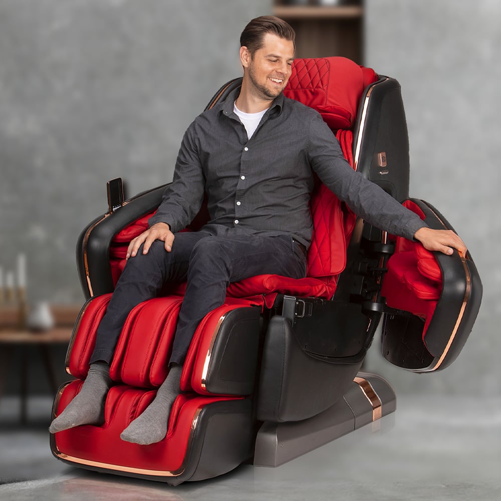 OHCO M8NEOLE RossoNero Model Lifestyle