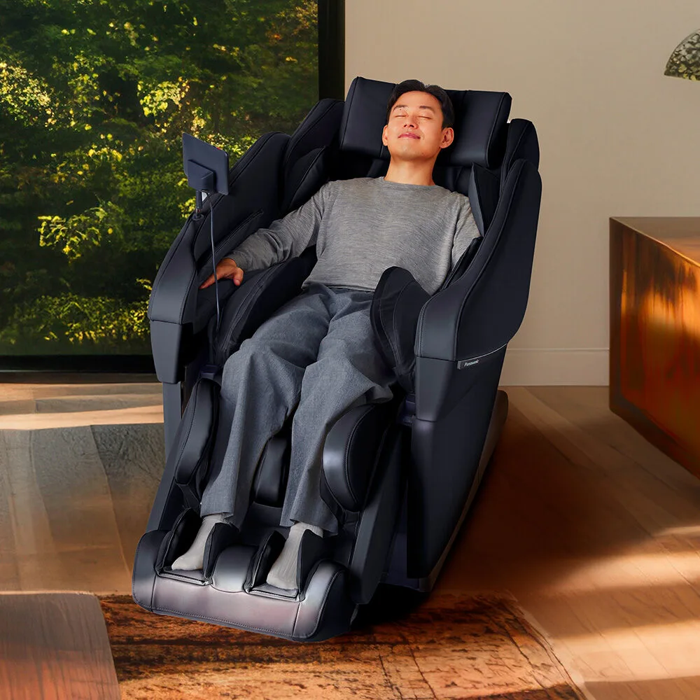 Panasonic MAN1 5D A.I. Massage Chair black in a living room setting