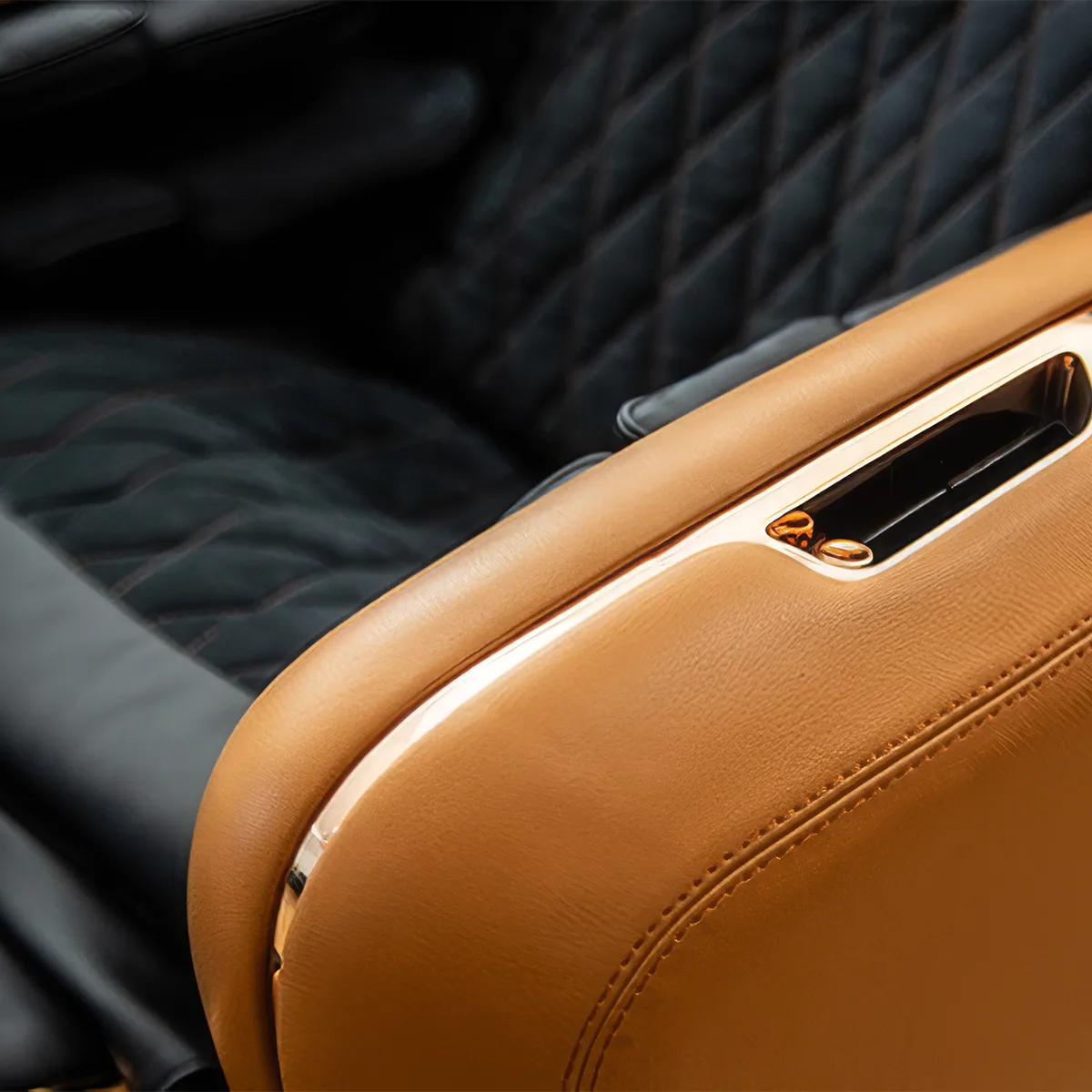 M8NEOLE_Features_1200x1200_Upholstery